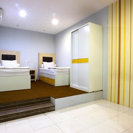 Oranje Gasthuis Hotel Surabaya Esterno foto