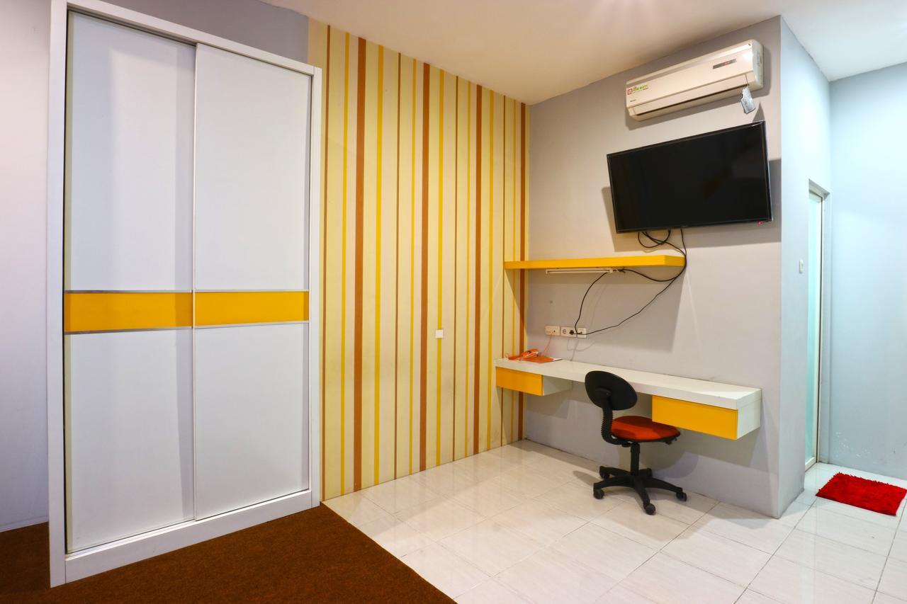 Oranje Gasthuis Hotel Surabaya Esterno foto